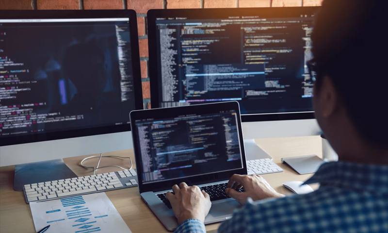 数据科学选型：R与Python如何赋能蛟河市网站建设？